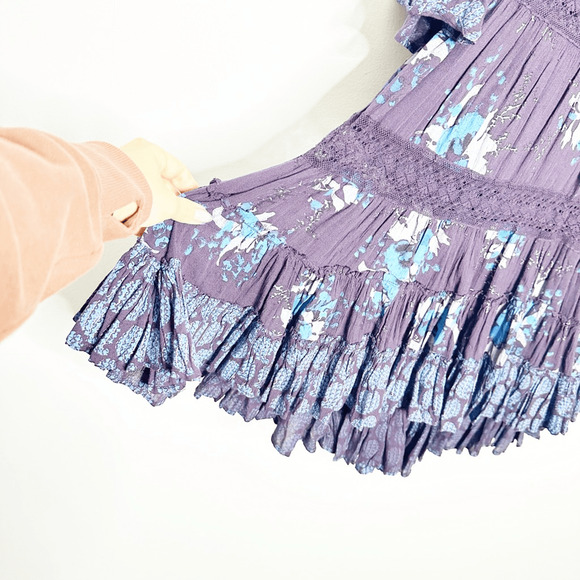 FREE PEOPLE Floral PURPLE pleated tiered boho mini dress womens XS - Picture 4 of 9